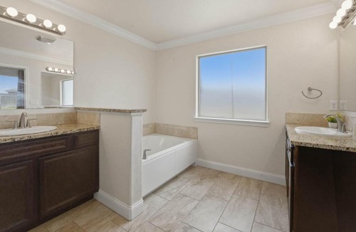 Midland House | Executive King Suite R1 - Private Bath - Dedicated Workspace