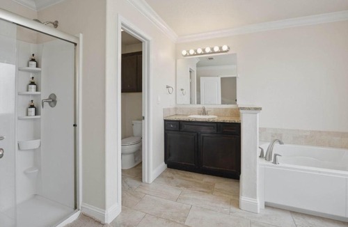 Midland House | Executive King Suite R1 - Private Bath - Dedicated Workspace