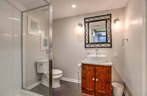 Romanelli West House | Executive World Cup Hub - GFiber - Walk to Brookside - 30-Day Private Retreat