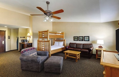 St. Joseph Hotel | Expanded King Bunk Bed Suite, Stoney Creek St. Joseph, Heated Pool!