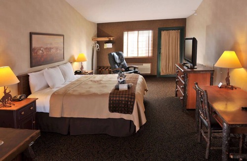 St. Joseph Hotel | Expanded King, Stoney Creek St. Joseph, Heated Pool