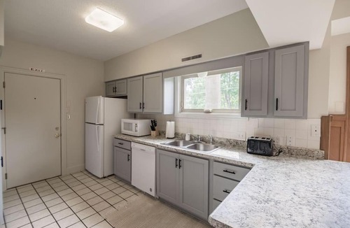 Des Moines Apartment | Expansive 3Bed 2Bath Apt in Heart of Des Moines