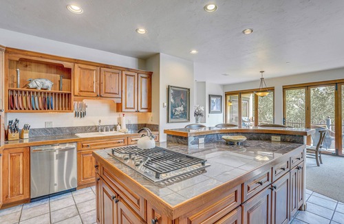 Edwards Condo | Expansive Edwards Condo on Main Street w/Views!