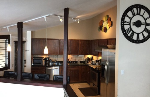 Golden House | Experience a Relaxing Retreat at Lookout Mountain Lodge (30 Day Min)