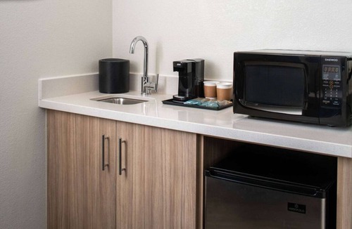 Renton Hotel | Experience the Beautiful PNW! Pets Allowed, Indoor Pool, Near Seattle Aquarium