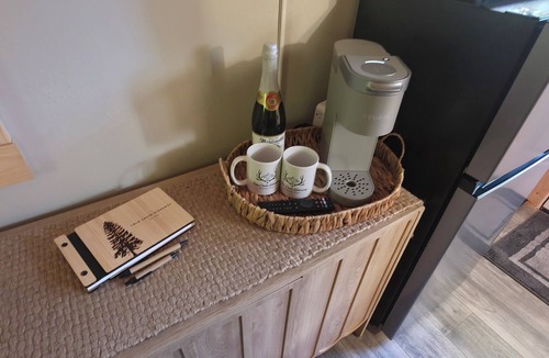 Randle Cabin | Explore by Day, Unwind by Night - Couples Cabin Near Trails, Creeks & Wildlife