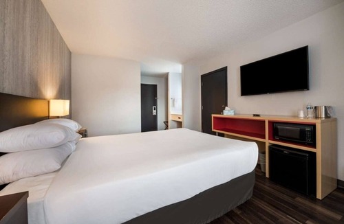 Ontario Hotel | Explore Four Rivers Cultural Center and Museum! Indoor Pool, Pets are Allowed