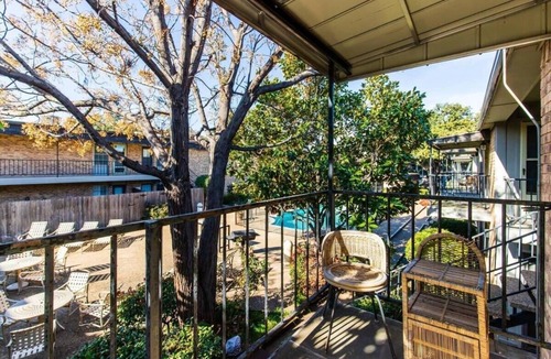 North Dallas Condo | Fabulous 1-bedroom condo with AC in Dallas, swimming pool, washer and dryer
