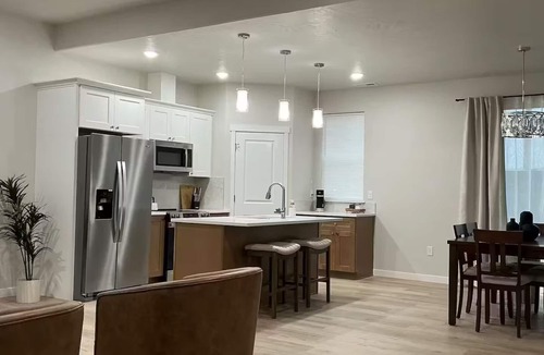 Hermiston House | Fabulous 3-bedroom townhome with AC in charming Hermiston