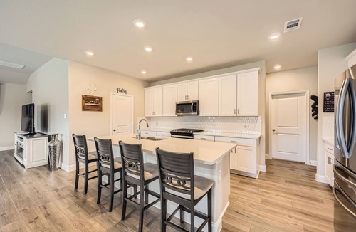 Haslet House | Fabulous 4-bedroom house in Haslet.Enjoy your stay!