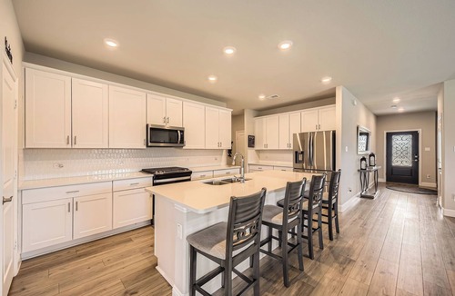 Haslet House | Fabulous 4-bedroom house in Haslet.Enjoy your stay!