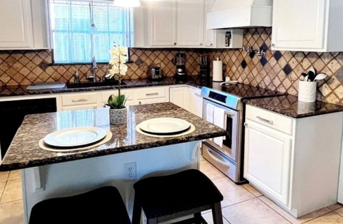 Houston House | Fabulous 5-bedroom house/private Pool in Houston a few minutes from the airport