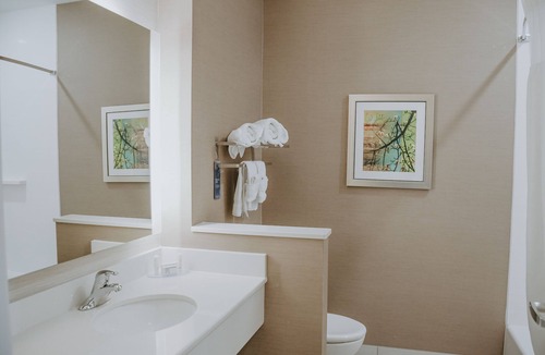 Highlands Hotel | Fairfield Inn & Suites Lincoln Airport