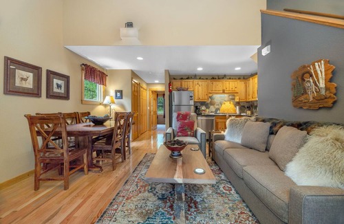 Fall River Estates Condo | Fall River Riverfront Condo + Private Hot Tub