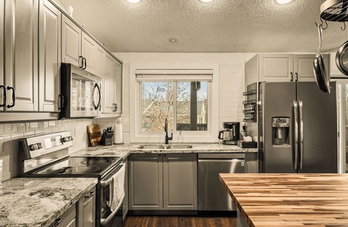 Loveland House | Family Arcade Retreat + Fire Pit + 4BR Near RMNP