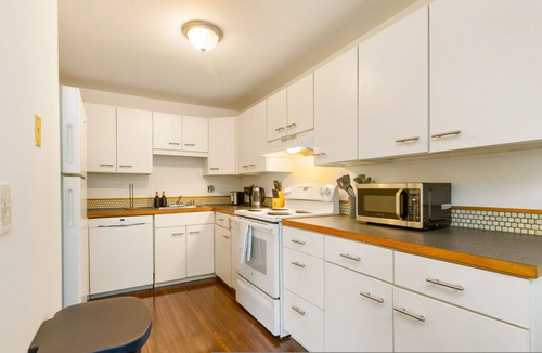 Picnic Point-North Lynnwood House | Family-Friendly 2BR Duplex | Garage & Backyard