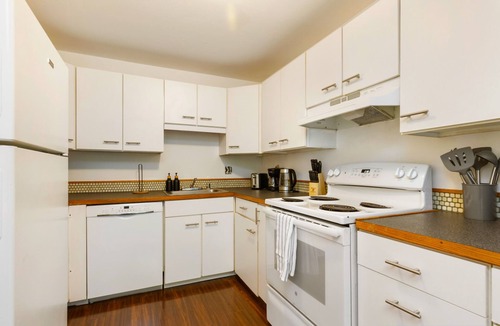 Picnic Point-North Lynnwood House | Family-friendly 2BR Duplex Garage Backyard