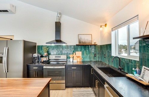 Fir Grove Estates House | Family-Friendly Donnelly Home w/Private Hot Tub!