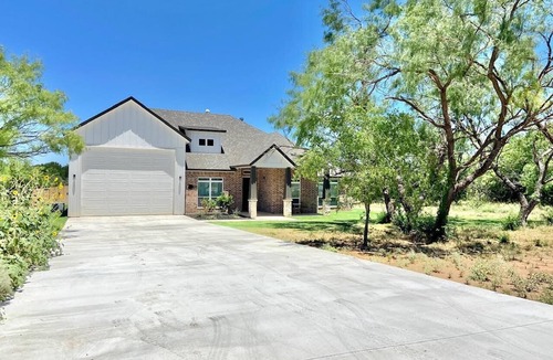 Graford House | Family-Friendly Lake Retreat Near Rocker B with 2 Masters and Dock Access!