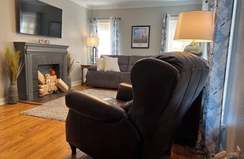 Heart of Lubbock House | Family-Friendly, Modern & Comfortable 3BR Lubbock Home with a King Bed.