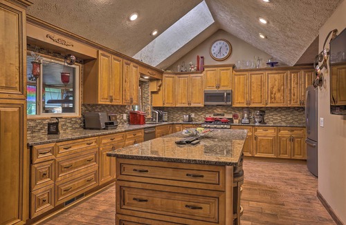 South Central Omaha House | Family-Friendly Omaha Oasis ~ 10 Mi to Dtwn!
