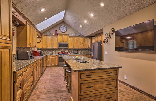 South Central Omaha House | Family-Friendly Omaha Oasis ~ 10 Mi to Dtwn!