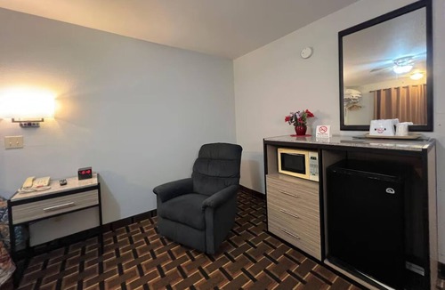 Nebraska City Hotel | Family-Friendly Room Near Major Highways | Easy Stopover Stay + Free Parking