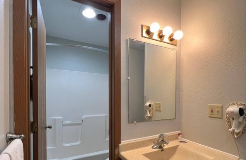 Nebraska City Hotel | Family-Friendly Room Near Major Highways | Easy Stopover Stay + Free Parking