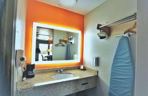 Shenandoah Hotel | Family-Friendly Room w/Convenient Access to Local Wonders, Free Parking