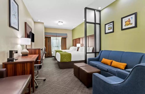 Roswell Hotel | Family-Friendly Suite Near UFO Museum and Research Center! Free Breakfast!
