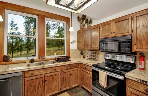 New Meadows House | Family Friendly Tree House Cabin