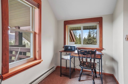 New Meadows House | Family Friendly Tree House Cabin