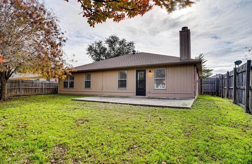 Fossil Creek House | Family Getaway w/Fenced Yard in Haltom City!