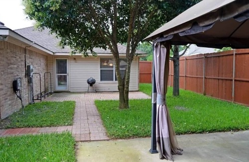 Cedar Hill House | Family Home w/Fire Pit & Grill - Near Joe Pool Lake & AT&T Stadium