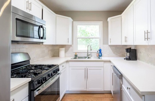 Roeland Park House | Family House w/Fenced Yard