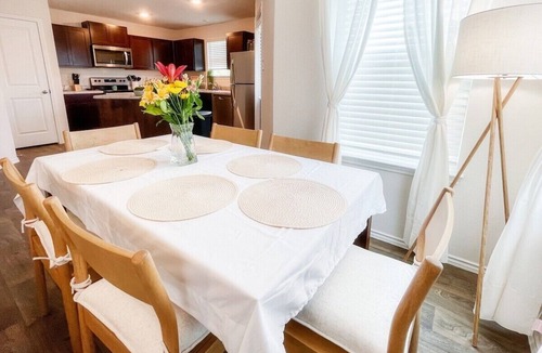 Southside House | Family Modern Oasis Lackland BMT Family Home 3 Bed 2 Bath