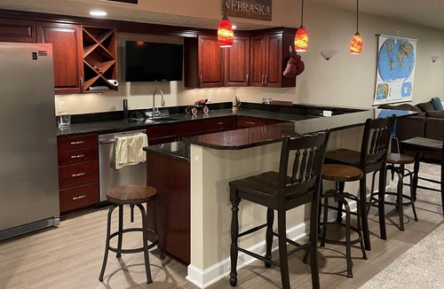 Papillion House | Family or Entertainer's Dream with Private Pool