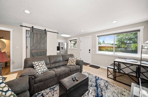 Spokane Valley Apartment | ❤️‍🔥Family Space, Easy Access near Brown’s Park 🛹🏐🏀💦