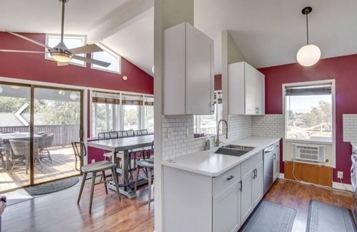 Yakima House | Family, work crews, sports teams