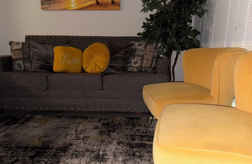 Glen Iris Apartment | Fantastic 2-bedroom apartment with AC in vibrant Birmingham