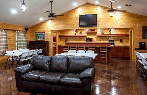 Woden Cabin | Fantastic Log Cabin Rental for a Fun-Filled Family Vacation in Texas