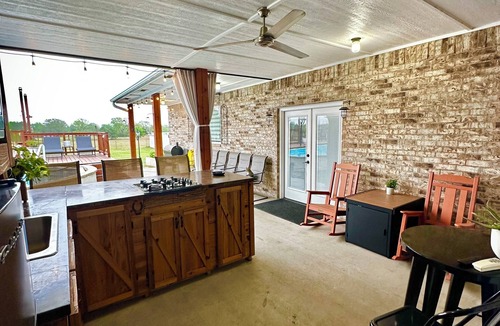Noble House | Farm House Acreage POOL&Outdoor Kitchen near OU stadium Norman,OK PET FRIENDLY