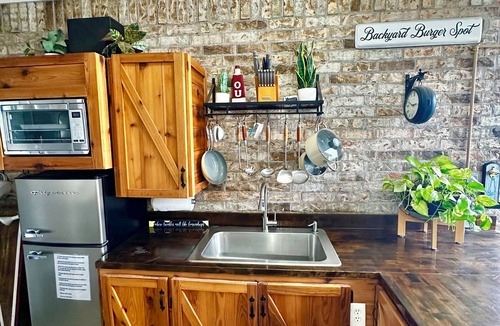 Noble House | Farm House Acreage POOL&Outdoor Kitchen near OU stadium Norman,OK PET FRIENDLY
