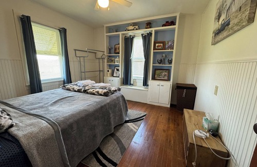 Fairport Other | Farmhouse 9 miles from I-35, goats & chickens
