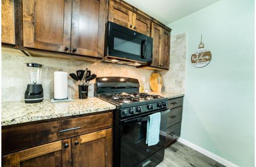 Near East Side House | Fascinating 1BR1 BA Near Festive DT and Riverwalk