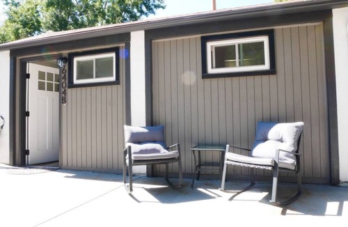 Arvada House | ⍋ Fast Wi-Fi ⍋ Workspace ⍋ King Bed