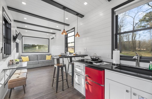 Willis Resort | Felices los 4 close to Lake Conroe! Heated Pool, Stocked Ponds, Cute Pygmy Goats