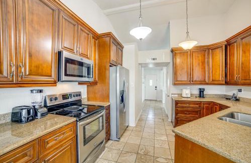 Garland House | Fenced-In Yard: Home < 1 Mi to Lake Ray Hubbard!