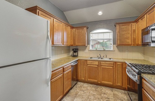 Fort Worth Cottage | Fenced Yard & Patio! Family Escape in DFW Suburbs