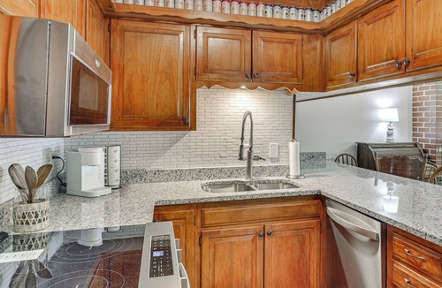 Shawnee House | Fenced Yard & Patio! Shawnee Getaway 2 Mi to Dtwn